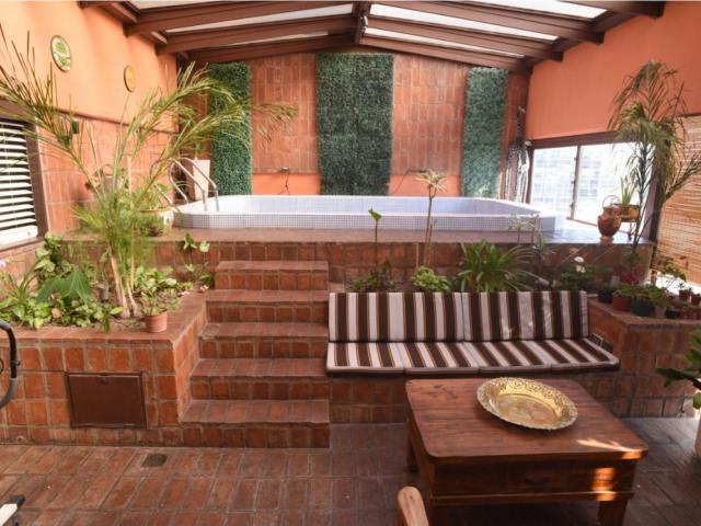 Plaza San Martìn, M.T.de Alvear 500, floors 22 and 23, 6 amb, 230m2, u$s 4,200 + electricity + gas. TEMPORARY 3 MONTHS MIN