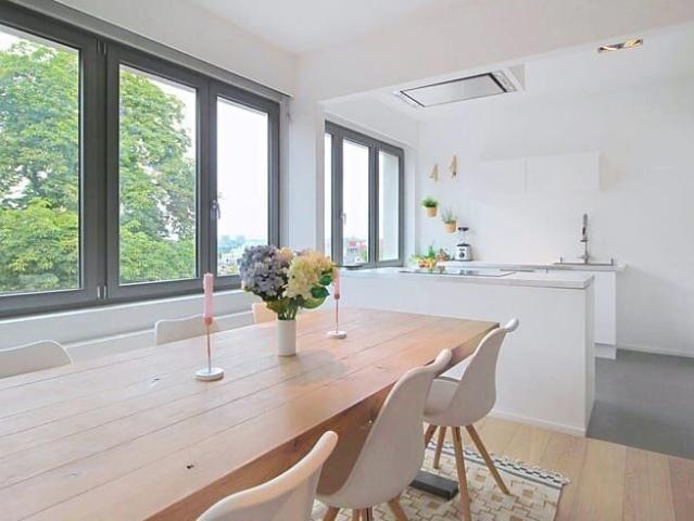 Place Albert: Beautiful renovated + semi furnished apartment