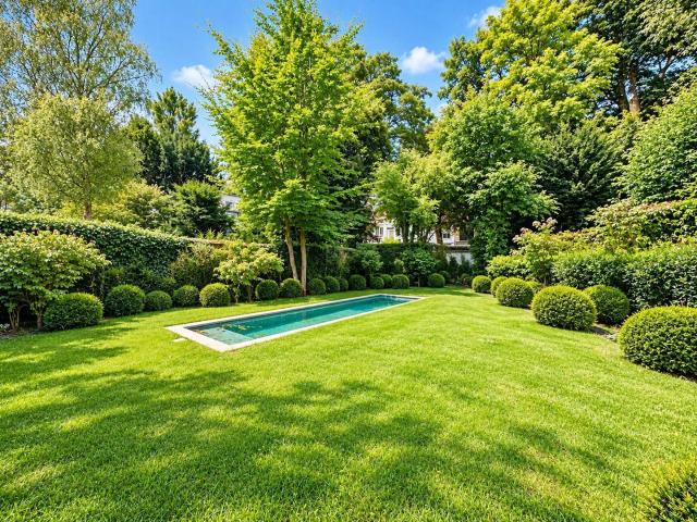 Place Brugmann: Exceptional duplex with garden + pool