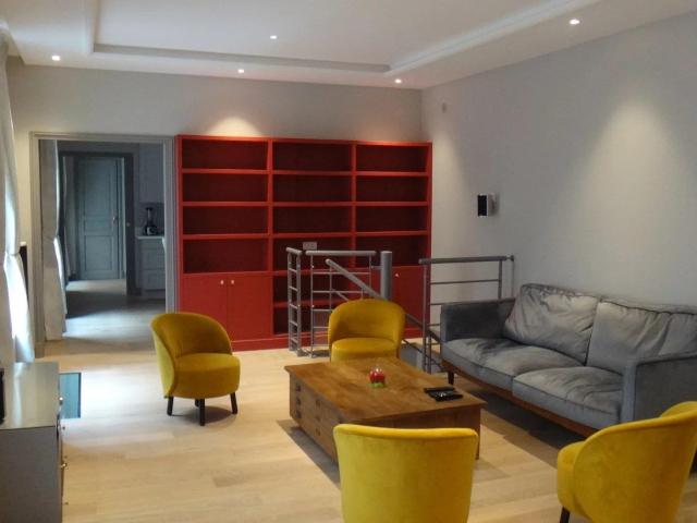 Place Ces Vosges Sur Cour 97m² Paris 4ème