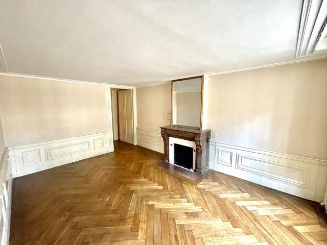 Place d'Alliance deux minutes place Stanislas appartement ancien