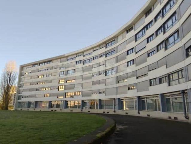 Place de parc extérieure située au Grand Lancy