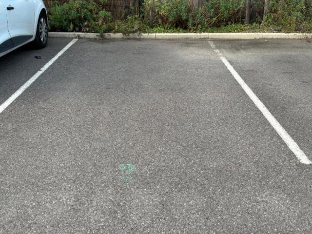Place de Parking louer/ Meyzieu