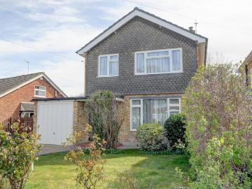 Place Farm Way, Monks Risborough. 3 bed detached house to rent £1,950 pcm £450 pw