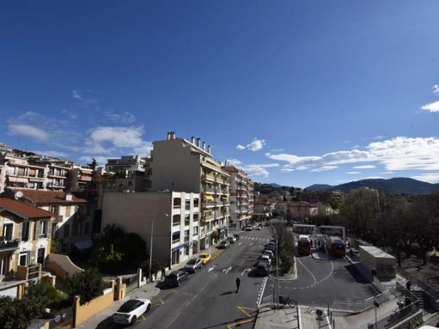 Place Goiran studio vendu loué