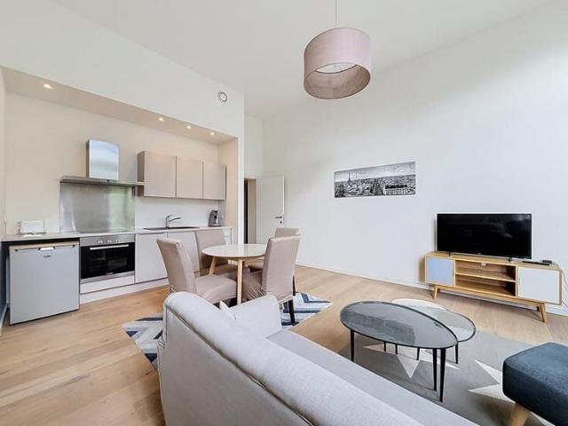 Place Louise: beautiful furnished apartment
