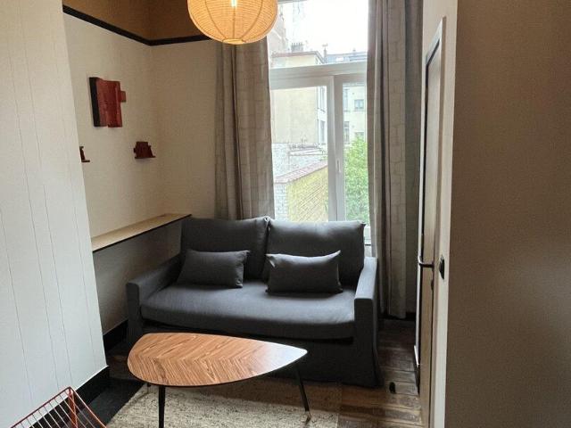 Place Stéphanie studio meublé tout juste rénové
