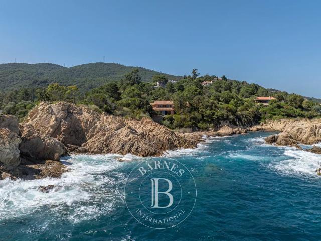 Plage de Canella, Sari solenzara, pied dans l'eau, accès pri. 275m² Sari Solenzara