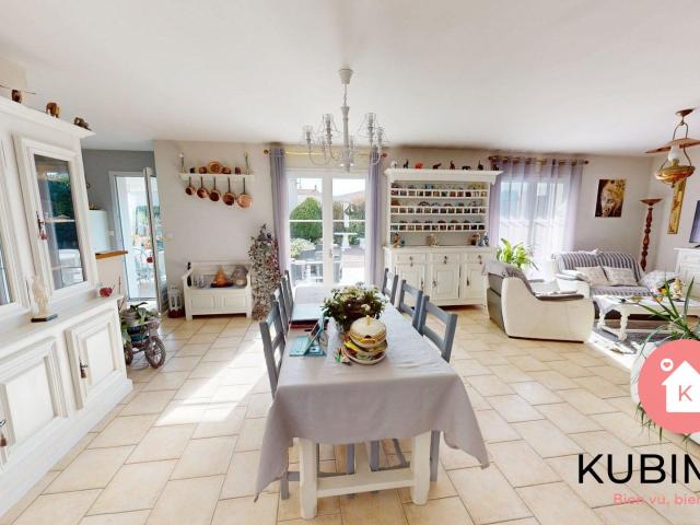 Plain Pied centre ville, 3 chambres, 1 bureau, grand jardin. 118m² Jard sur Mer