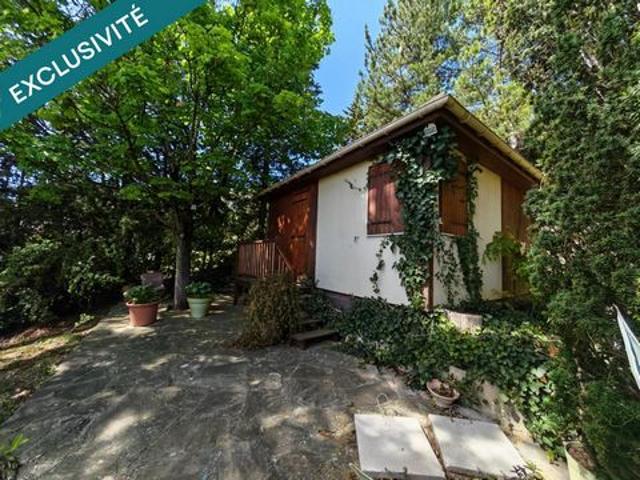 Plain pied, jardin arboré, chalet bois indépendant