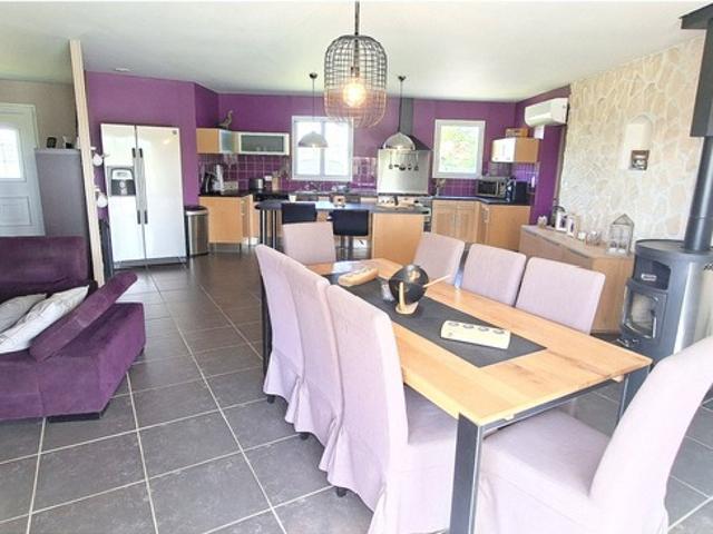 Plain pied lumineux avec piscine dans secteur calme
