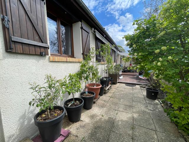 Plain pied: pièce de vie de 40 m2, 2 chambres, terrasse