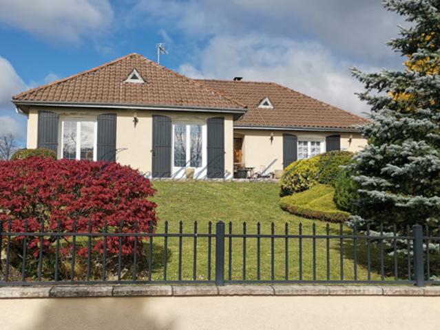 SPACIEUSE MAISON FAMILIALE AVEC JARDIN ET SOUS SOL