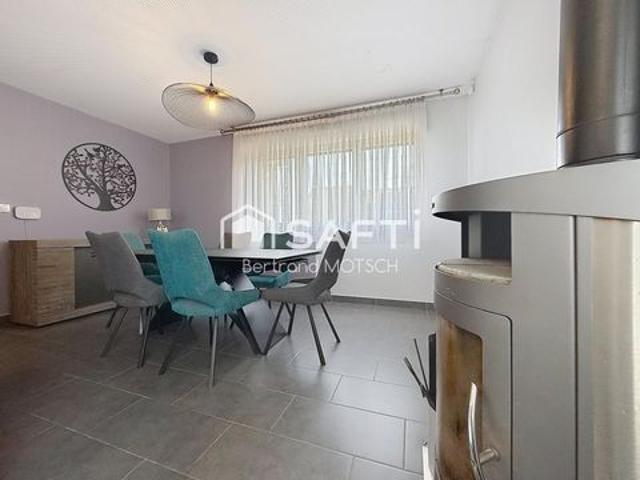 Plain pied sur sous sol avec très grand garage, cour et annexe