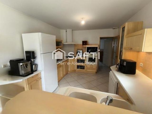 Plain pied 218m², 6 chambres, 2189m² terrain