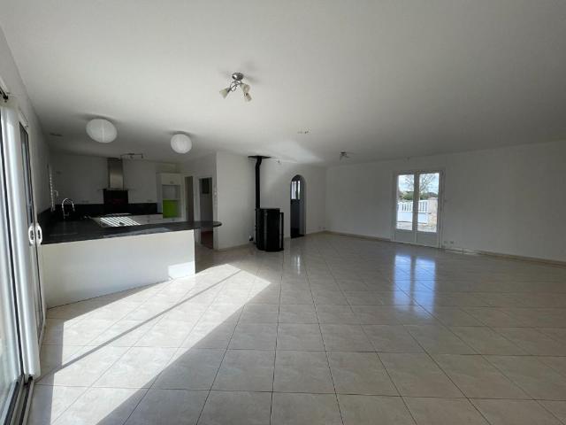 Plain pied 5 chambres + 1 bureau