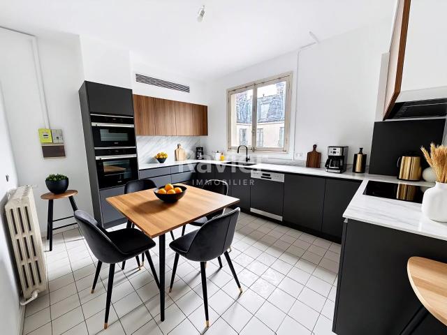 PLAINE MONCEAU 5EME ETAGE 230 M2