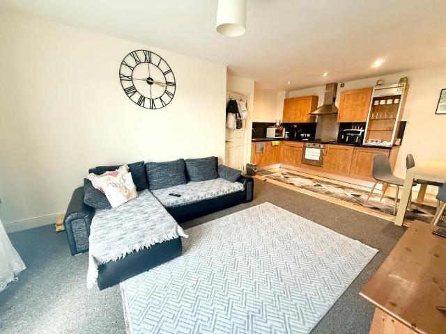 Plains Road, Nottingham. 2 bed apartment to rent £850 pcm £196 pw