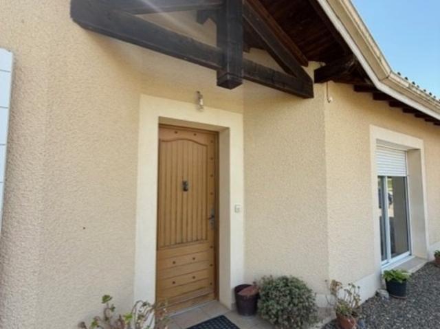 PLAISANCE 32: agréable MAISON de 2009, 3 chambres, gande piece de vie, VUE, calme, 2300m2 jardin clos plat
