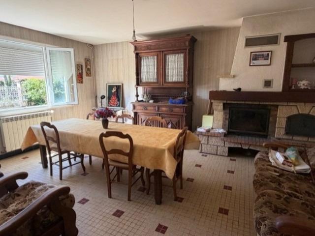 PLAISANCE 32 proche: MAISON TRADITIONNELLE 1960, dépendances, terrain clos avec jardin de 1.000m2 environ au calme, vue campagne