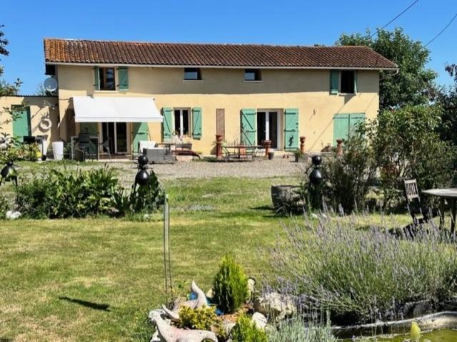 PLAISANCE 32 proche Belle MAISON DE CAMPAGNE XIX de 115m2 environ SANS TRAVAUX, lumineuse, sur un terrain arboré et potager de 2200m2 clos