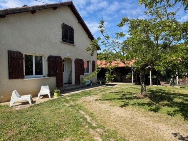 PLAISANCE 32 proche: BELLE MAISON DE CAMPAGNE rénovée 170m2, économique, sans VOISIN, au CALME, jardin 3300m2 clos, dependances