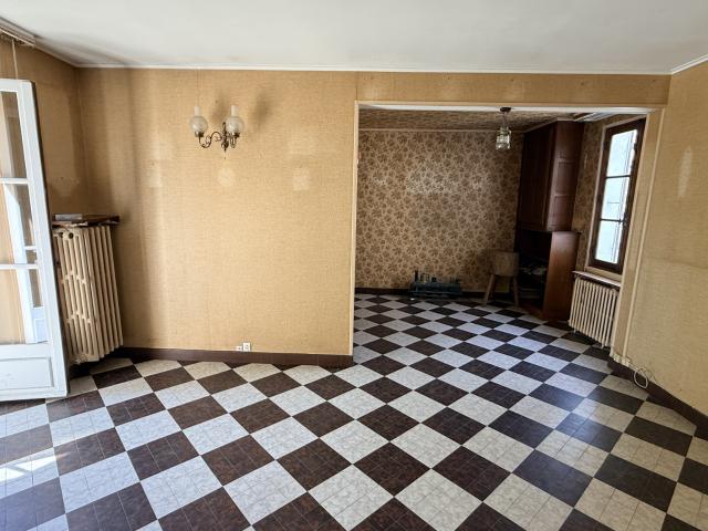 PLAISIR VILLAGE, maison ancienne sur 800m2 avec nombreuses dépendances