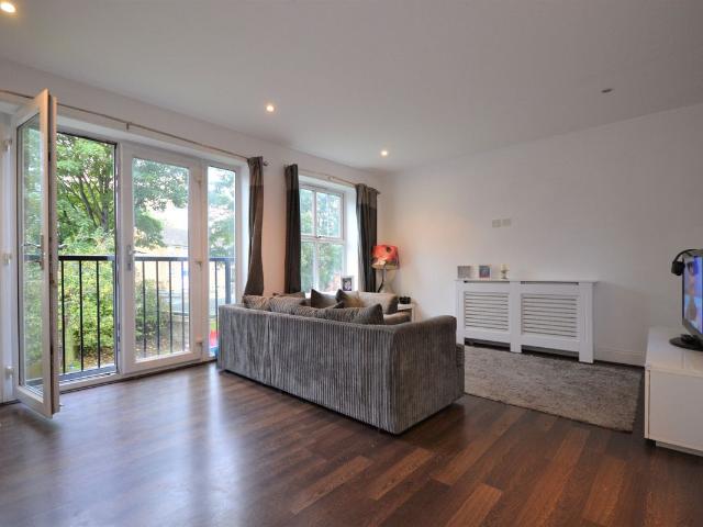 Plaistow Lane, Bromley BR1, 2 bed flat to rent, £1,800 pcm | PrimeLocation