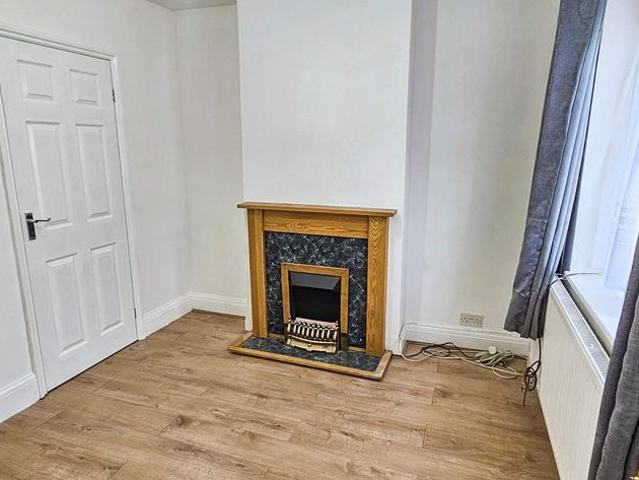 Plaistow, London, E13 3 bed terraced house to rent £2,100 pcm £485 pw