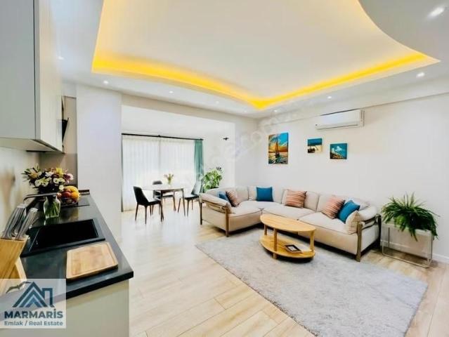 Plaja 340 M, Yeni Tadilatlı Bahçeli Lüks Daire | 2+1, 95 M²