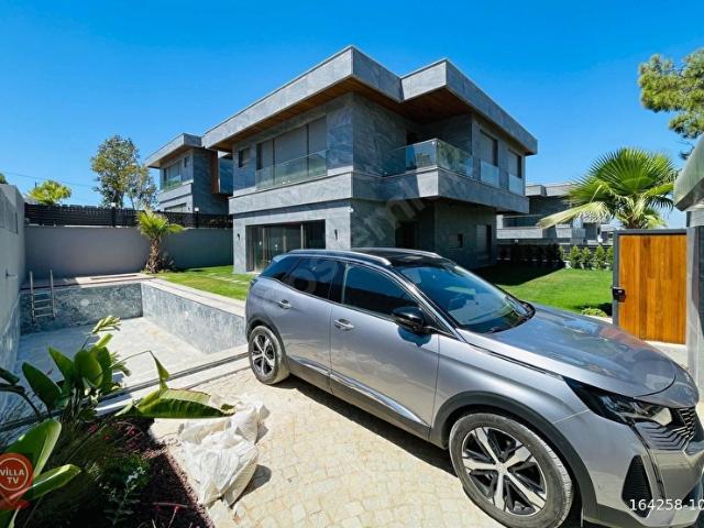 Plaja Sadece 250 metre KÖŞE KONUM! Satılık Müstakil Lüks Villa