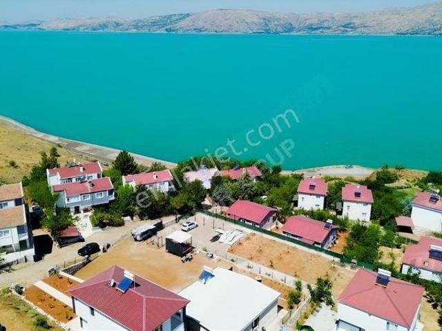 Plajköy'de Göl Manzaralı, Eşyalı 3+1 Taş Ev 150m²