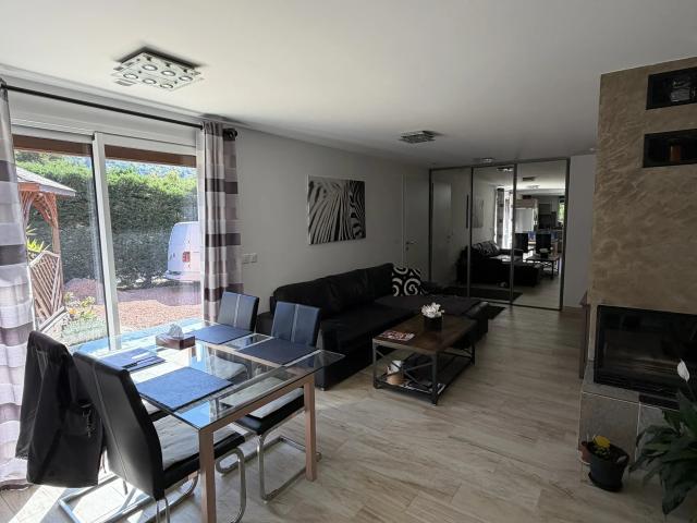 PLAN D'AUPS Magnifique villa, jardin clos et piscine
