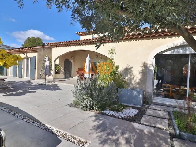 Plan de Cuques Villa provençale T5 de 142m2