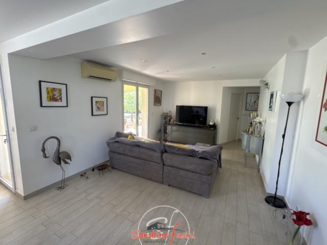 Plan de Carros villa composée de deux appartements