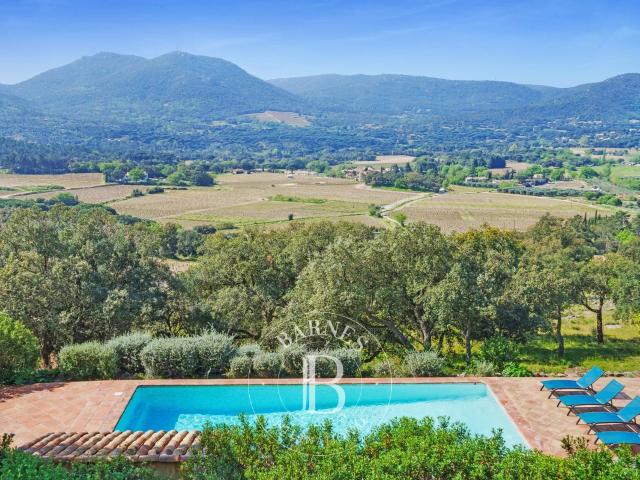 LE PLAN DE LA TOUR VILLA PROVENÇALE VUE DEGAGEE 7 CHAMBRES