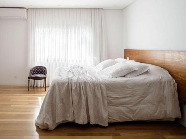 PLANALTO PAULISTA, CASA ASSOBRADADA DE 300m² COM 3 QUARTOS SUITES, QUINTAL E 2