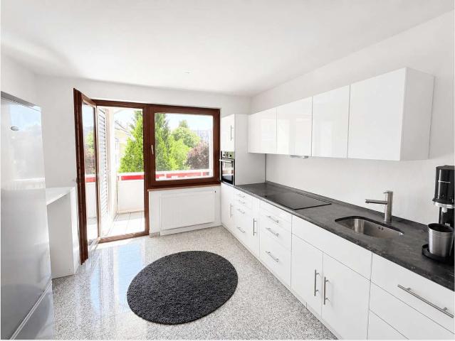 Planbar freie 2,5 Zimmer Wohnung mit Balkon, Einbauküche und Aufzug