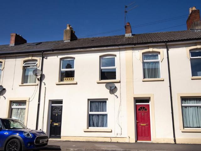Planet Street, Adamsdown, Cardiff. 3 bed terraced house to rent £1,400 pcm £323 pw