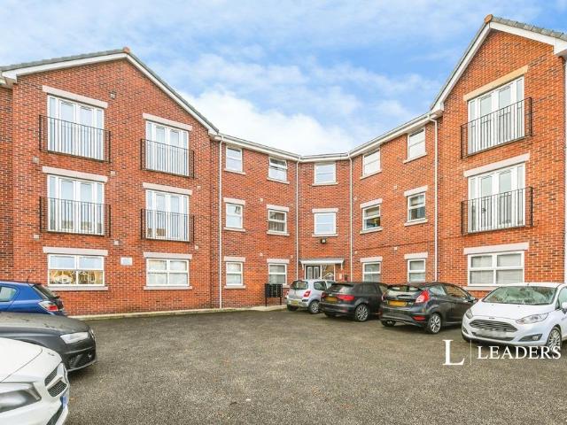 Planewood Gardens, Lowton. 2 bed flat to rent £800 pcm £185 pw