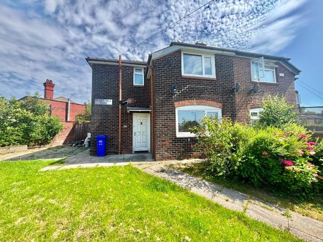 Plant Hill Road, Blackley, Manchester M9, 3 bed flat to rent, £1,150 pcm | PrimeLocation