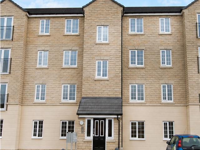 Plantation Drive, Bradford BD9, 2 bed flat to rent, £750 pcm | PrimeLocation