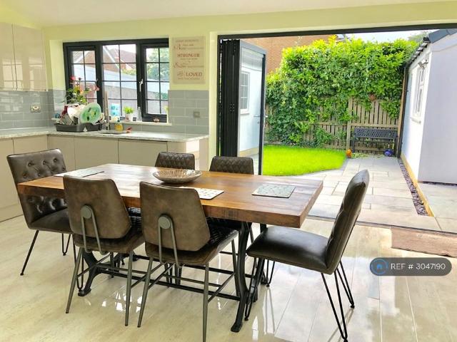 Plantation Gardens, Leeds, LS17 4 bed detached house to rent £1,995 pcm £460 pw
