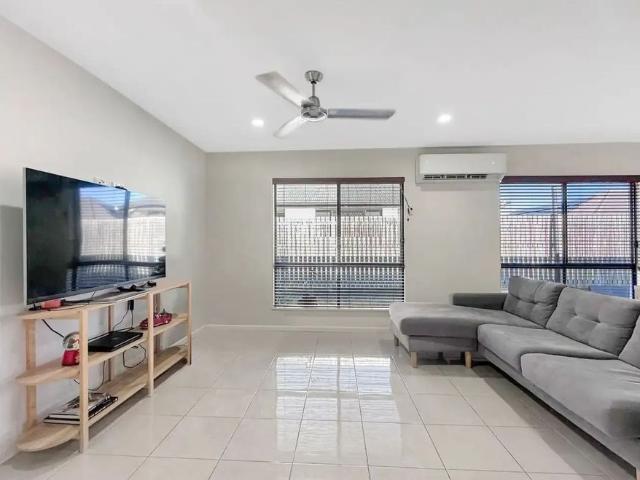Plantation Palms 4 bedroom must see!