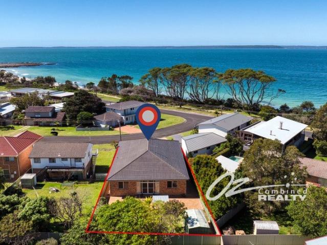 PLANTATION POINT SUPERB BUILT PROPERTY STUNNING LOCATION EASY LIVING ONE LEVEL SUN DRENCHED VIEWS 752M2 BLOCK