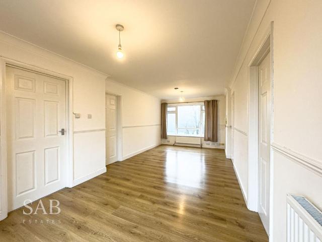 Plantation Road, Amersham, HP6 3 bed flat to rent £1,850 pcm £427 pw