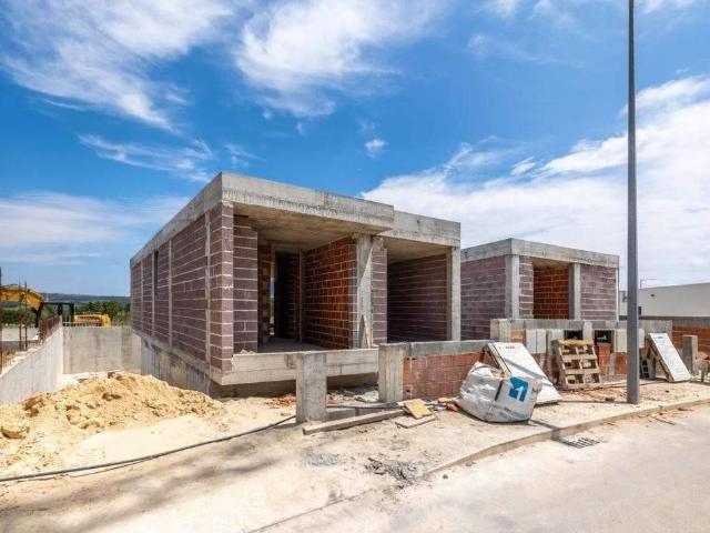 Planta aberta com cozinha, zona de jantar e sala de estar 200m² Tornada e Salir do Porto