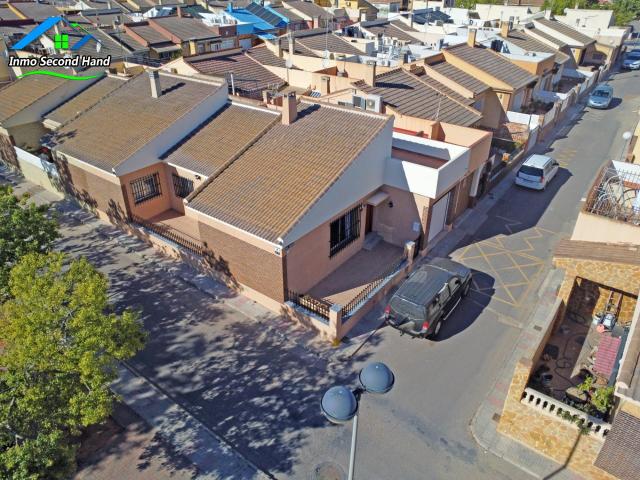 PLANTA BAJA CON COCHERA Y TERRAZA PARA ESTUDIANTES O TRABAJADORES