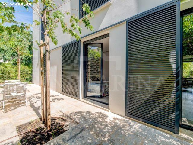Planta baja con piscina comunitaria y jardín privado, a una calle de la playa
