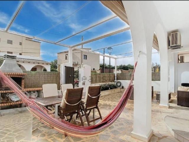 Planta baja con piscina privada y amplia terraza en Cala Santanyí – Alquiler de larga duración